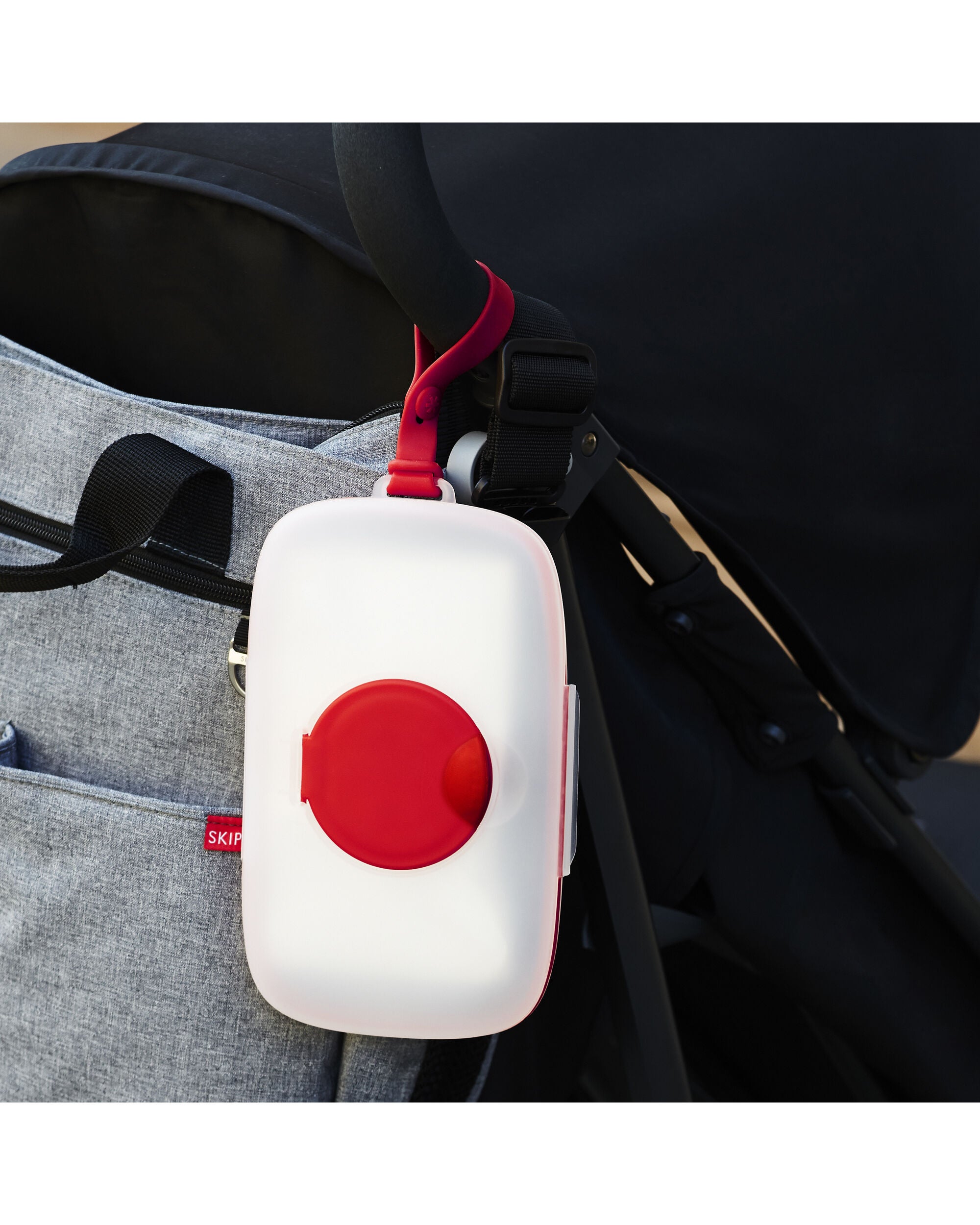 Skip hop grab and go snug seal wipes case new arrivals