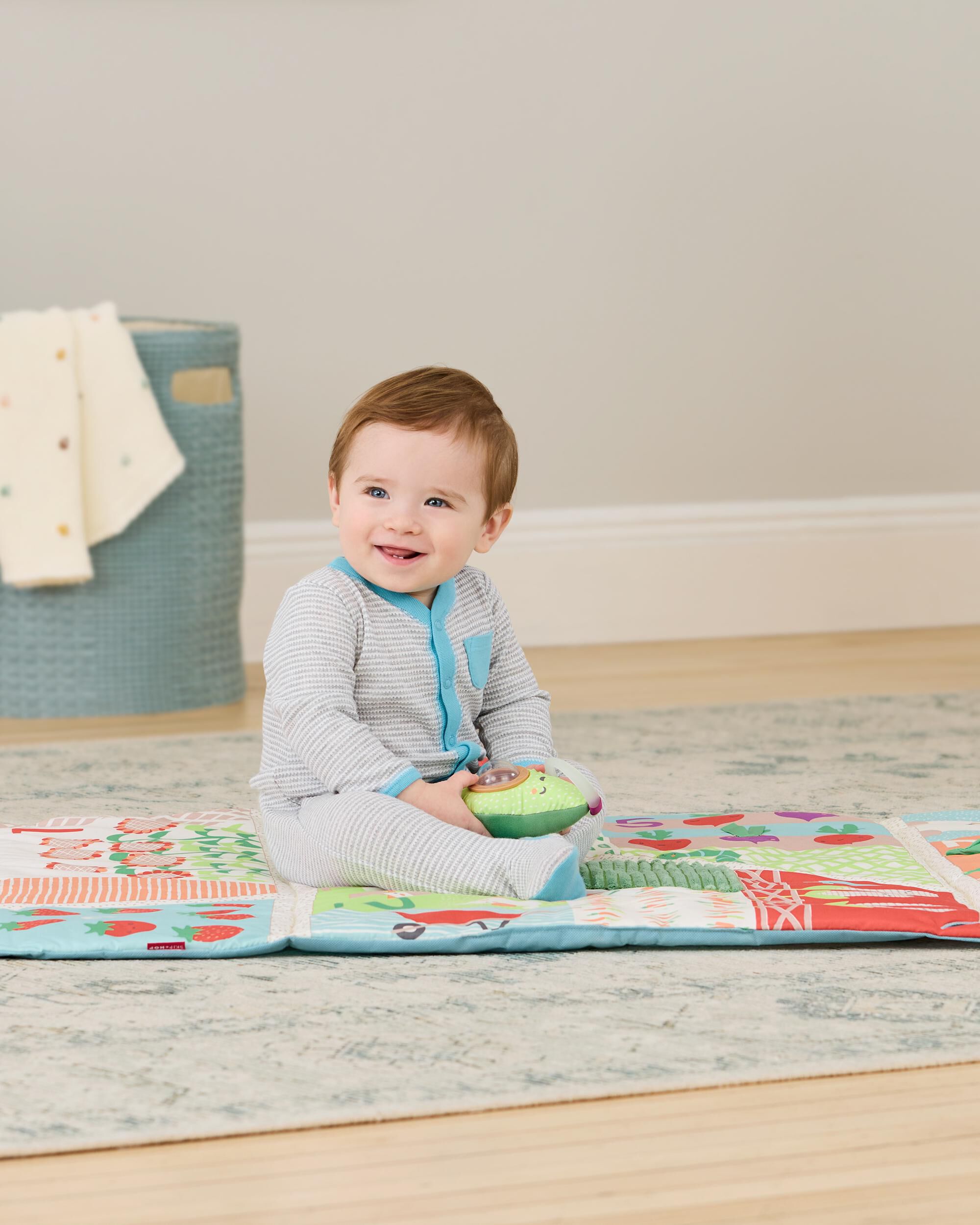 Farmstand Grow Play Activity Gym