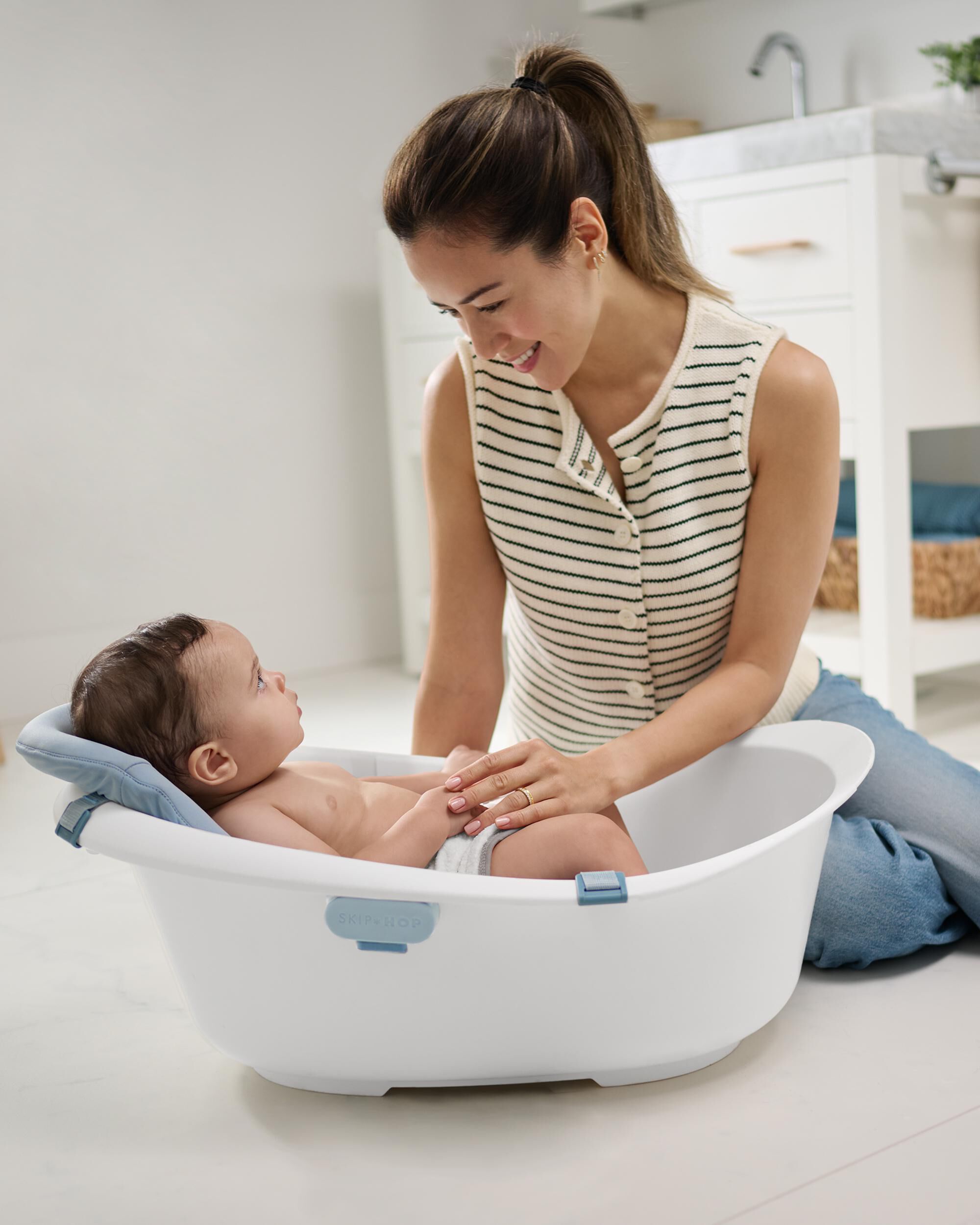 Wave 4-in-1 Baby Bath Tub, image 4 of 8 slides