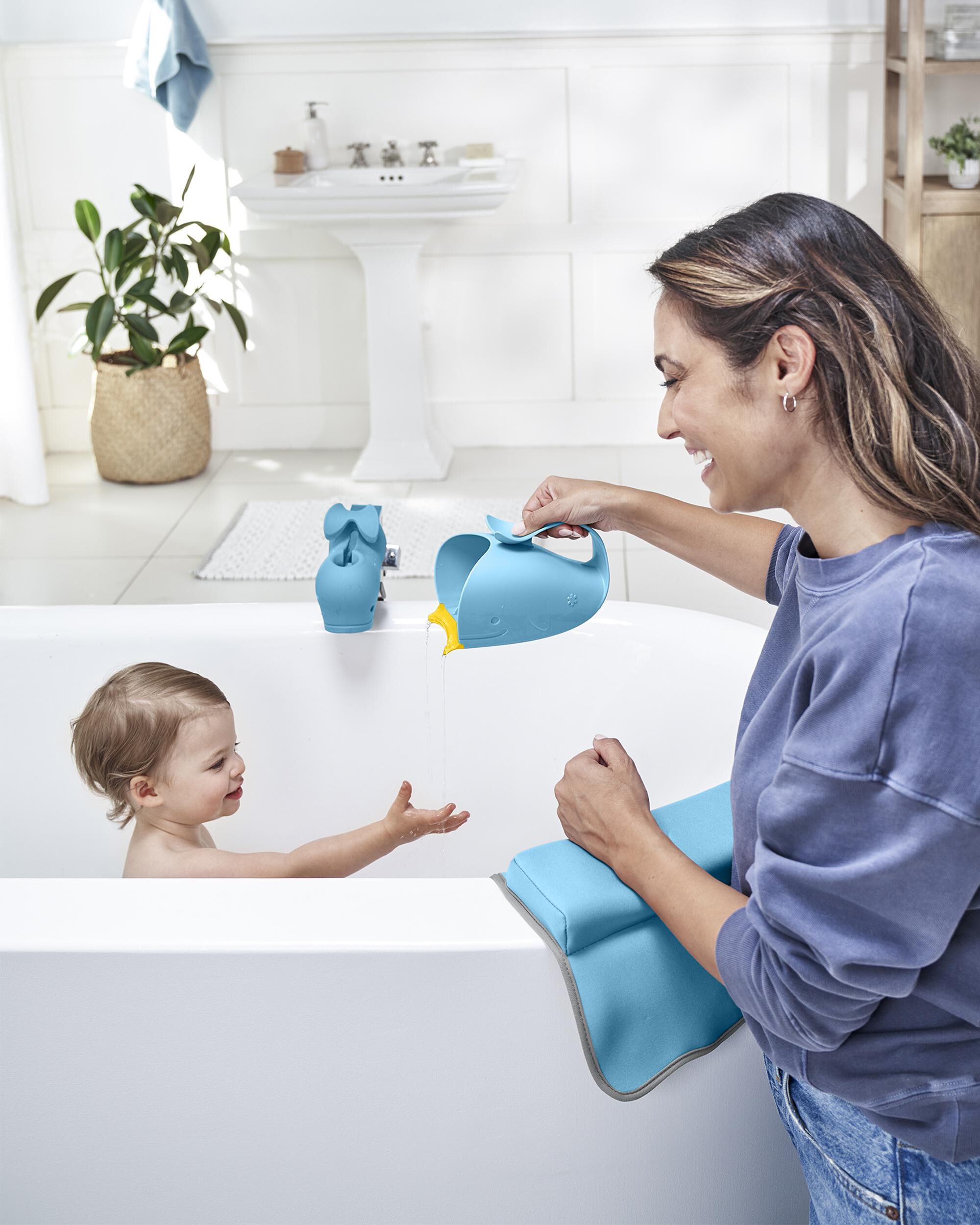 Blue Moby Waterfall Bath Rinser skiphop