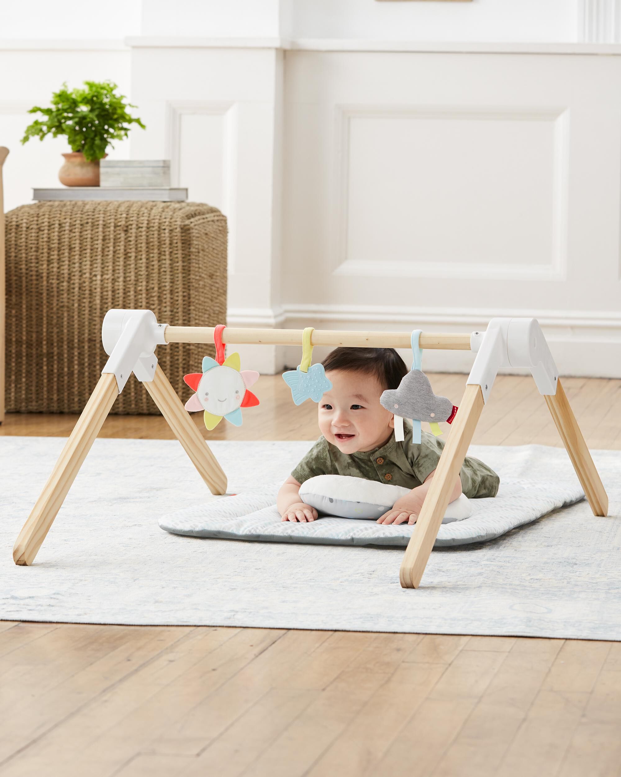 Skip hop silver lining cloud baby play mat and activity gym clearance