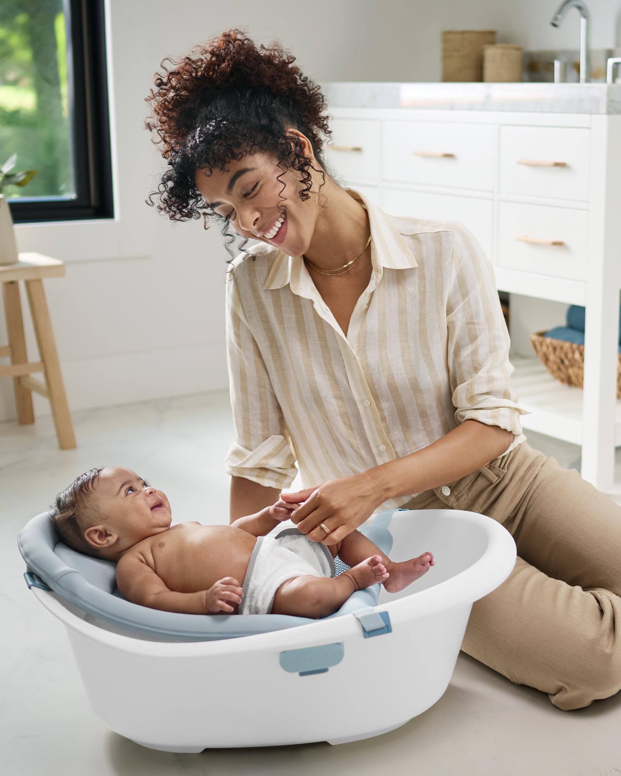 Wave 4-in-1 Baby Bath Tub, image 2 of 8 slides