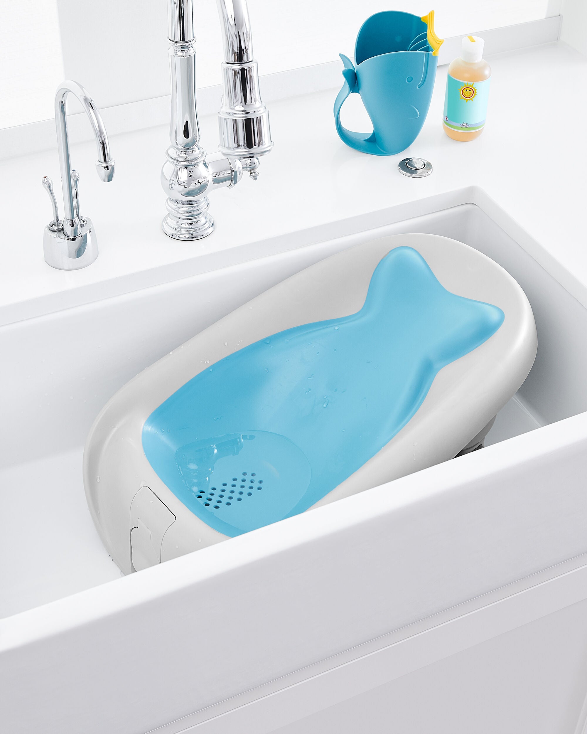 Moby Recline & Rinse Bather, image 6 of 12 slides