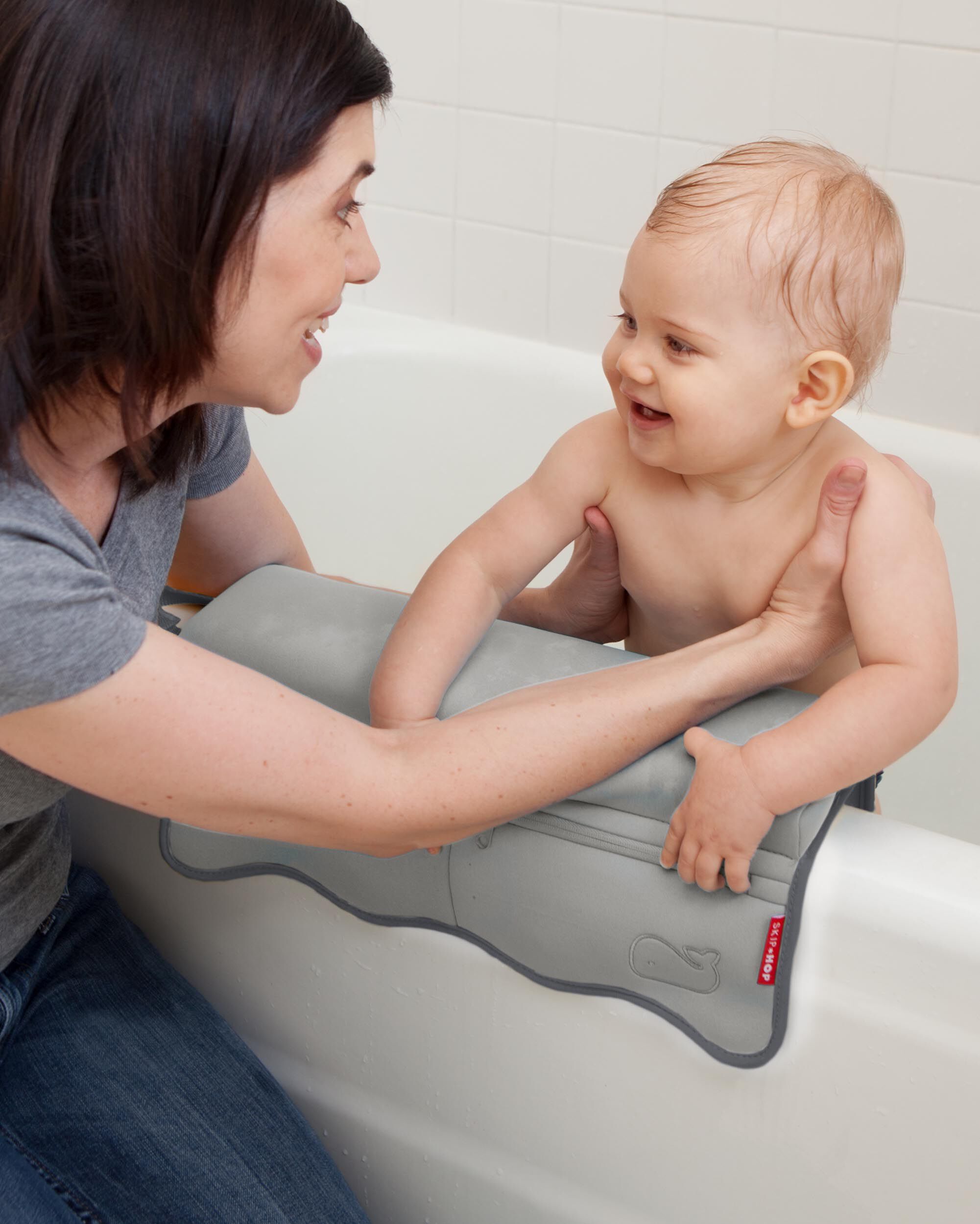 Skip Hop Moby Baby Bath Elbow Rest Grey