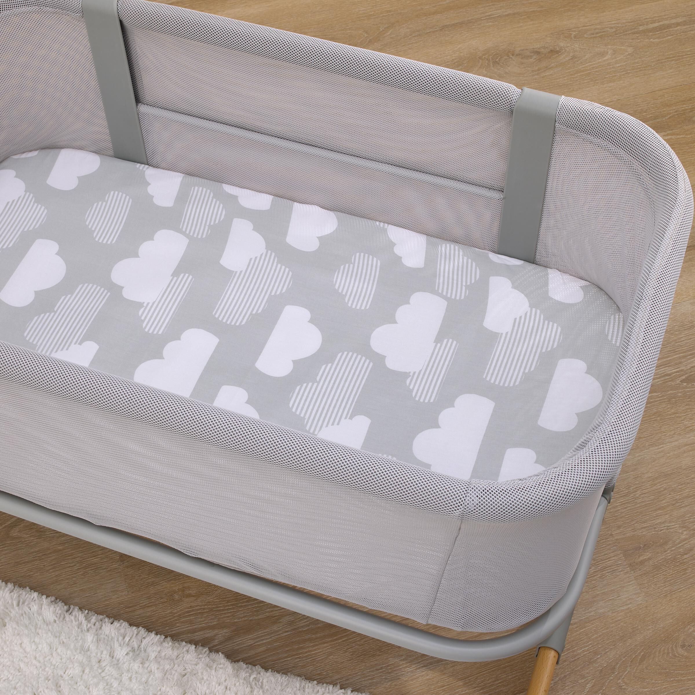 Skip Hop Cozy-Up 2-in-1 Bedside Sleeper 100% Cotton Fitted Bassinet Sheet - Grey & White Clouds, 