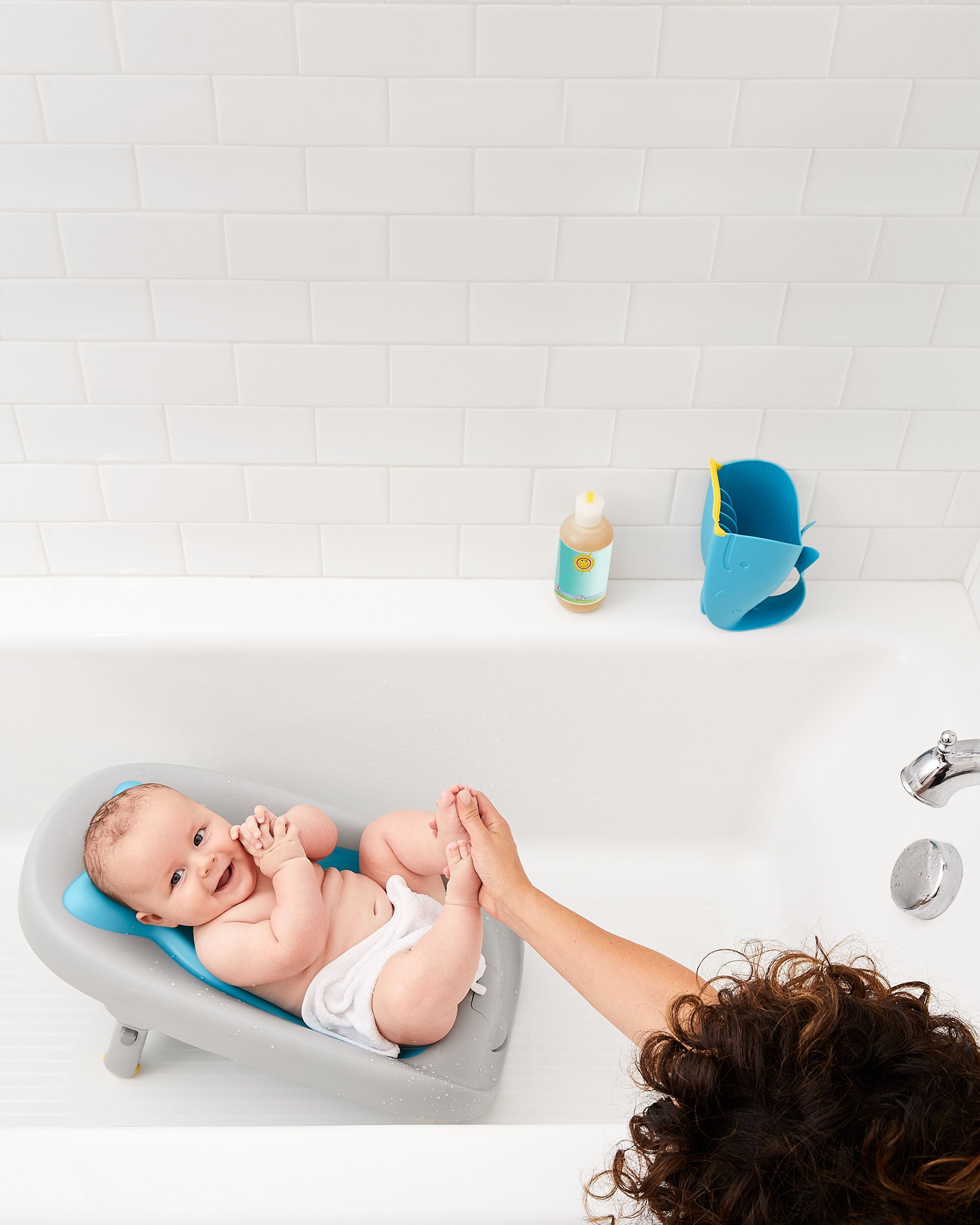 Moby Recline & Rinse Bather, image 5 of 12 slides
