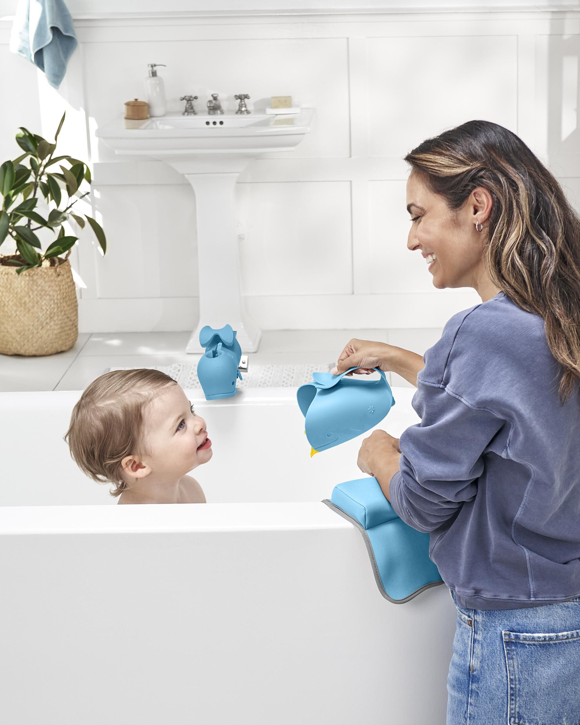 Skip hop best sale moby bath rinser