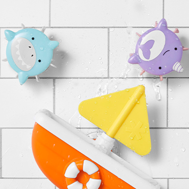 ZOO® Tip & Spin Boat Baby Bath Toy
